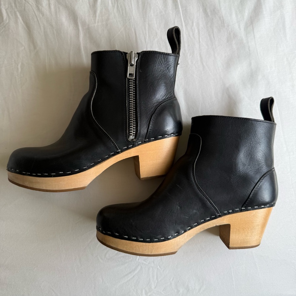 Swedish Hasbeens black leather ankle clog boot